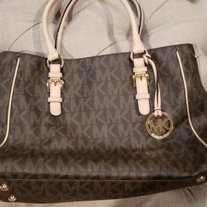 Michael Kors Tote w/matching wallet!